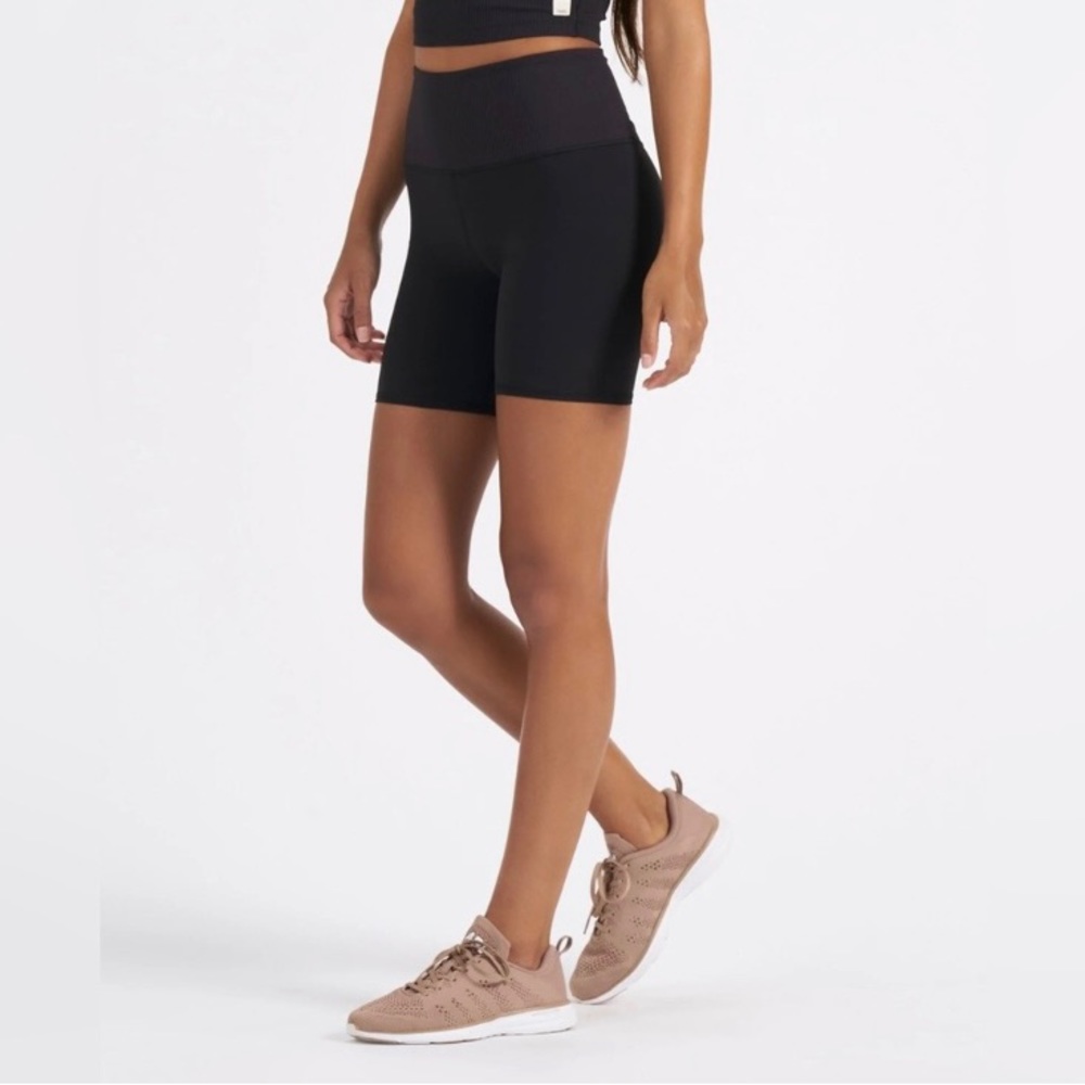 Vuori rib studio short black small high rise bike shorts 6” inseam workout gym